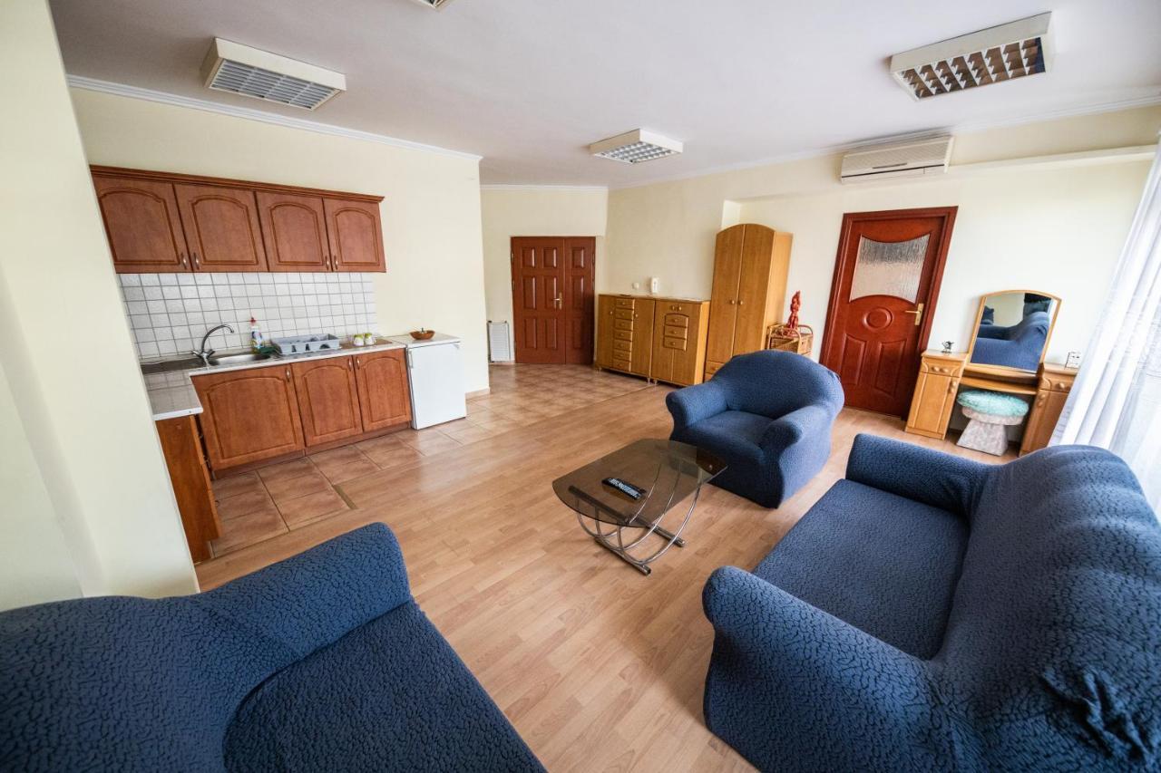Апартаменти Elit Apartman Дебрецен Екстер'єр фото